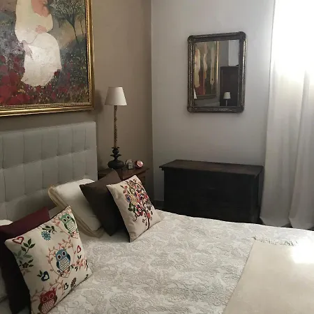 Alojamento de Acomodação e Pequeno-almoço Casa Minha Al Colosseo
