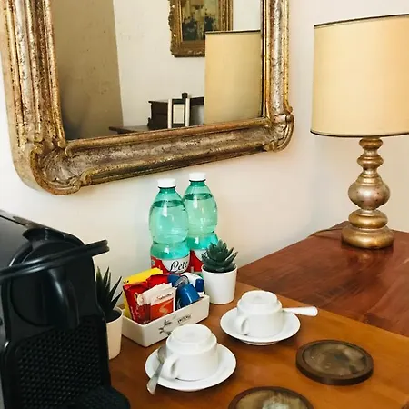 Alojamento de Acomodação e Pequeno-almoço Casa Minha Al Colosseo *